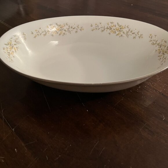 Crown Victoria - Carolyn - 10" Oval Vegetable Bowl - Picture 4 of 4